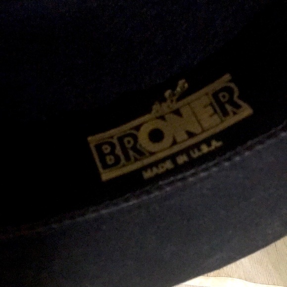 Black Wool Felt Hat w Feather Band - Picture 8 of 13